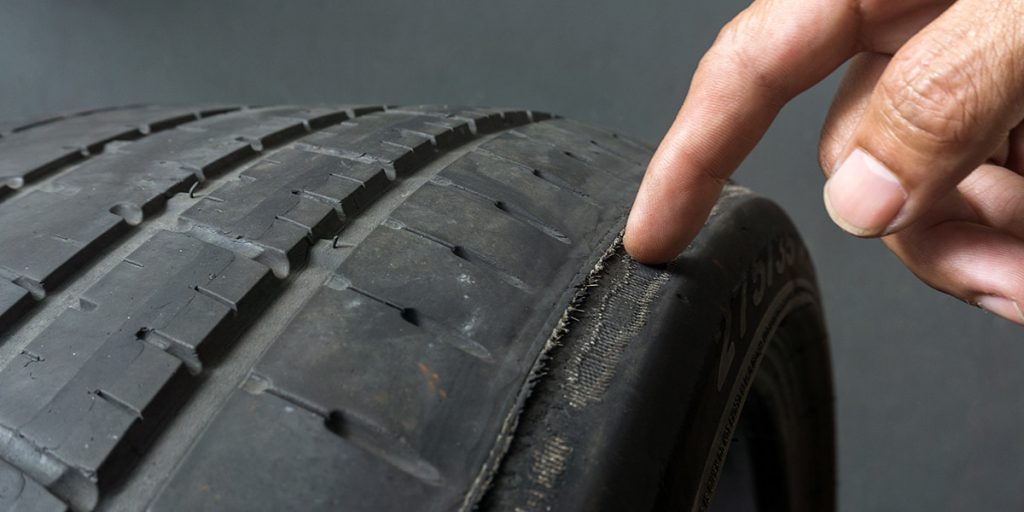 Como saber se o amortecedor está ruim? O desgaste nos pneus é um dos indicativos