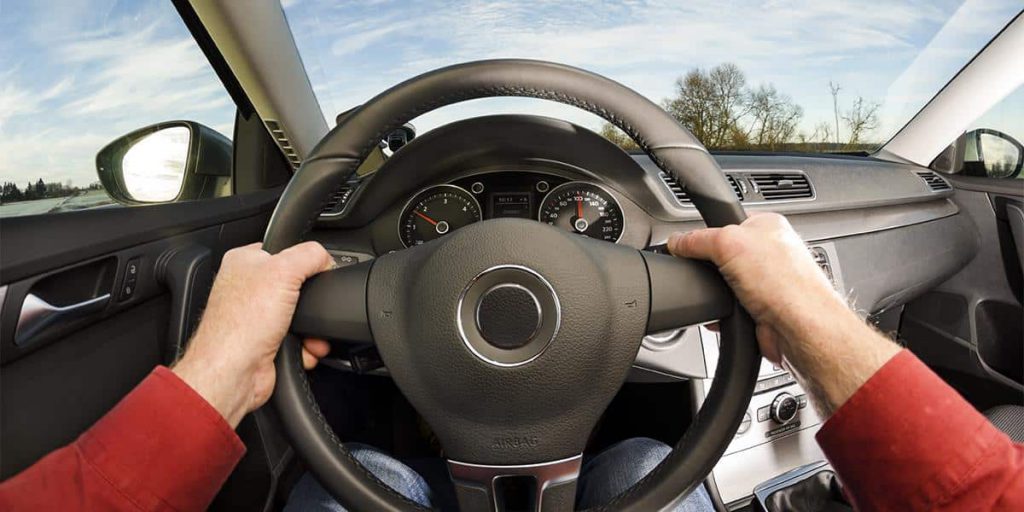 Trepidações no volante podem ser sinais de desgaste no terminal axial